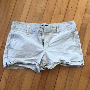 Khaki Shorts (short)